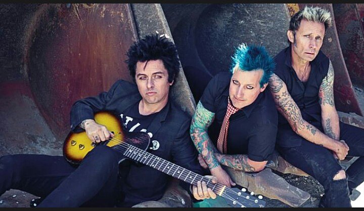 AmericanIdiotES's tweet photo. Pregunta polémica 😯 ¿Cuál es vuestro integrante favorito? 😜

Os recordamos que el próximo viernes 23 y sábado 24 de Marzo estaremos en Sevilla y en Málaga respectivamente 🎶 https://t.co/g33rj8vtUe