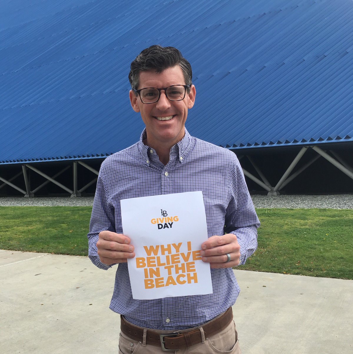 LBSUBAF's tweet photo. .@TheAndyFee is leading the Beach in a great way! He’s ALL IN! Support LBSU Athletics today. Let’s show why we are the Beach!
https://t.co/q19UHBLBm0 #GoBeach #LBGivingDay #NoBarriers #BelieveInBeach #FeeLife https://t.co/nM8GZb6o1Y