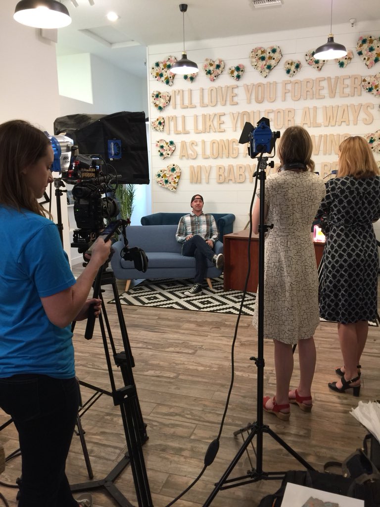 WhatWorksCities's tweet photo. The @GilbertYourTown video team setting up to shoot a profile of a local business, part of their digital media and marketing strategy. The town of 250k is growing rapidly. https://t.co/IPkapUEVJ9