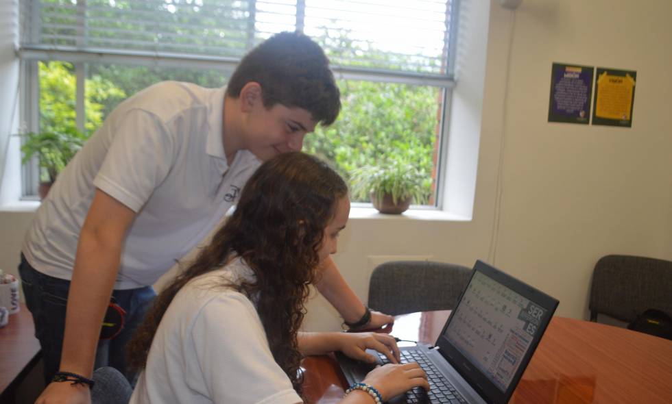 soytecnoprofe's tweet image. ¿Cómo #incorporar las nuevas #tecnologías a los #colegios?
Leer más: goo.gl/P9dzEP
#Soytecnoprofe #Educación #TIC