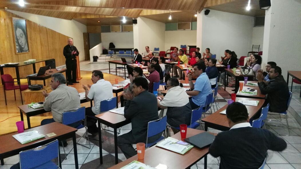 caritasmexicana's tweet photo. "Todos podemos colaborar como instrumentos de Dios para el cuidado de la creación, cada uno desde su cultura, su experiencia, sus iniciativas y sus capacidades.” Papa Francisco

Da inicio el Taller de Ecología Integral https://t.co/B9c4bWM9lT