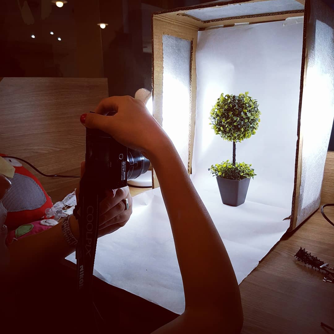 laboreCOWORKING's tweet photo. Sumando nuevas experiencias en el Taller de Fotografía para Productos.
#Fotografía #Iluminación #TallerDeFotografiaParaProductos #Capacitación #coworking #SanJuan #BuenJueves https://t.co/U7BDBCsDAn