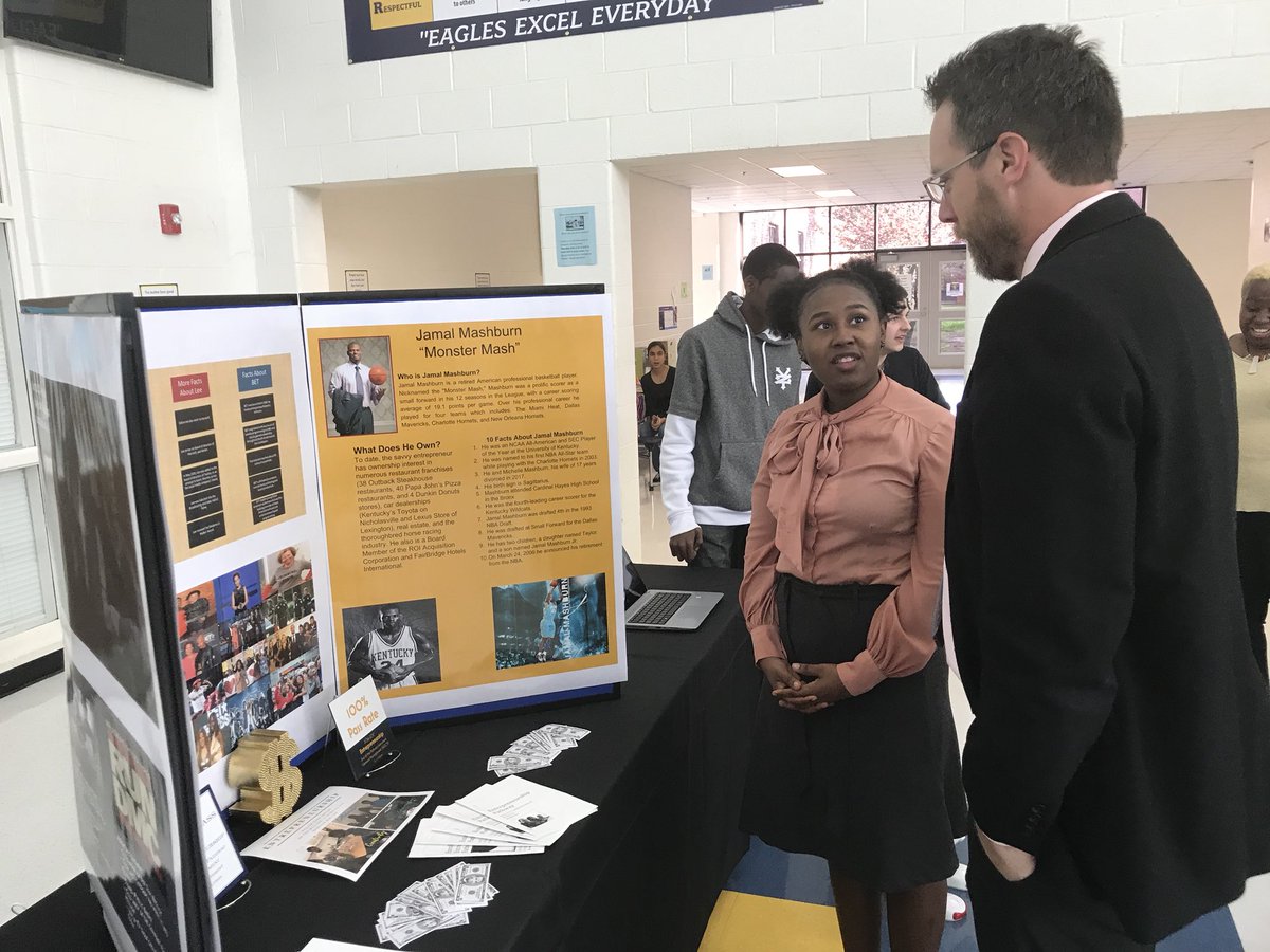 YvetteDupree's tweet image. Entrepreneurs, Robots, WBL and much more at Spring Exhibit Night! #EaglesExcelEverday #StudentSolutions #ELHSSoar @ELHS_HCS