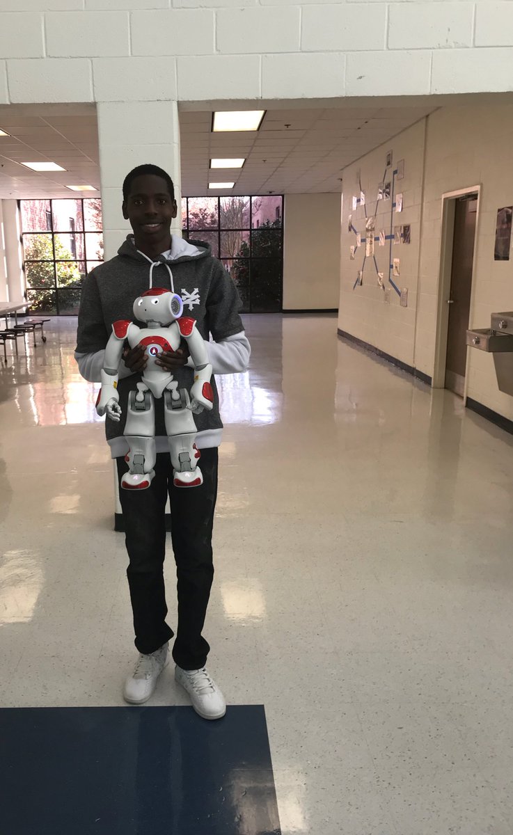 YvetteDupree's tweet image. Entrepreneurs, Robots, WBL and much more at Spring Exhibit Night! #EaglesExcelEverday #StudentSolutions #ELHSSoar @ELHS_HCS