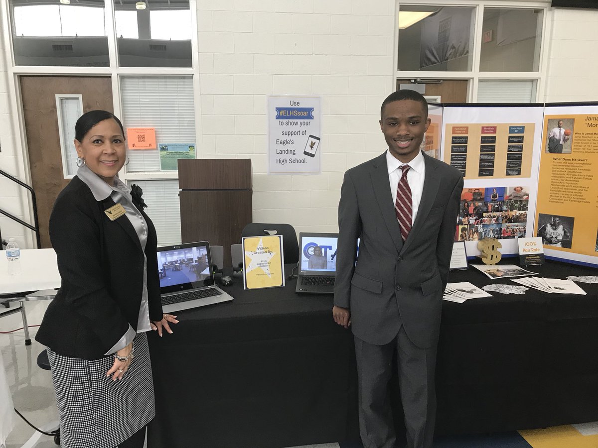 YvetteDupree's tweet image. Entrepreneurs, Robots, WBL and much more at Spring Exhibit Night! #EaglesExcelEverday #StudentSolutions #ELHSSoar @ELHS_HCS