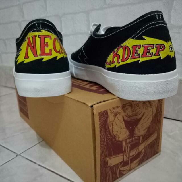 dheaawulan's tweet photo. Saya menjual Saint Barkley Original Special Edition Neck Deep seharga Rp350.000. Dapatkan produk ini hanya di Shopee! https://t.co/LUz9rWGXCm #ShopeeID https://t.co/p40QRKYdj7