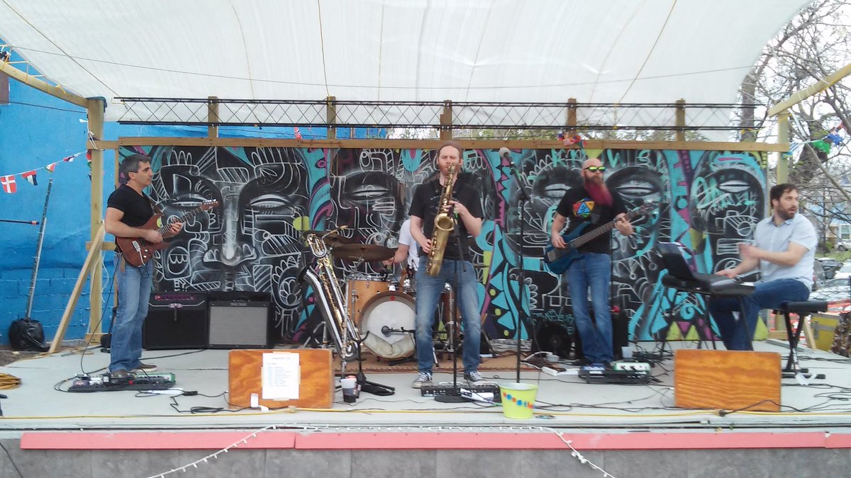 Another VoyagerFest event, another burning set from sax driven fusion group Circling Drones. Slowed down the pace for the second song. Electric Piano sounds great! #VFshowcase