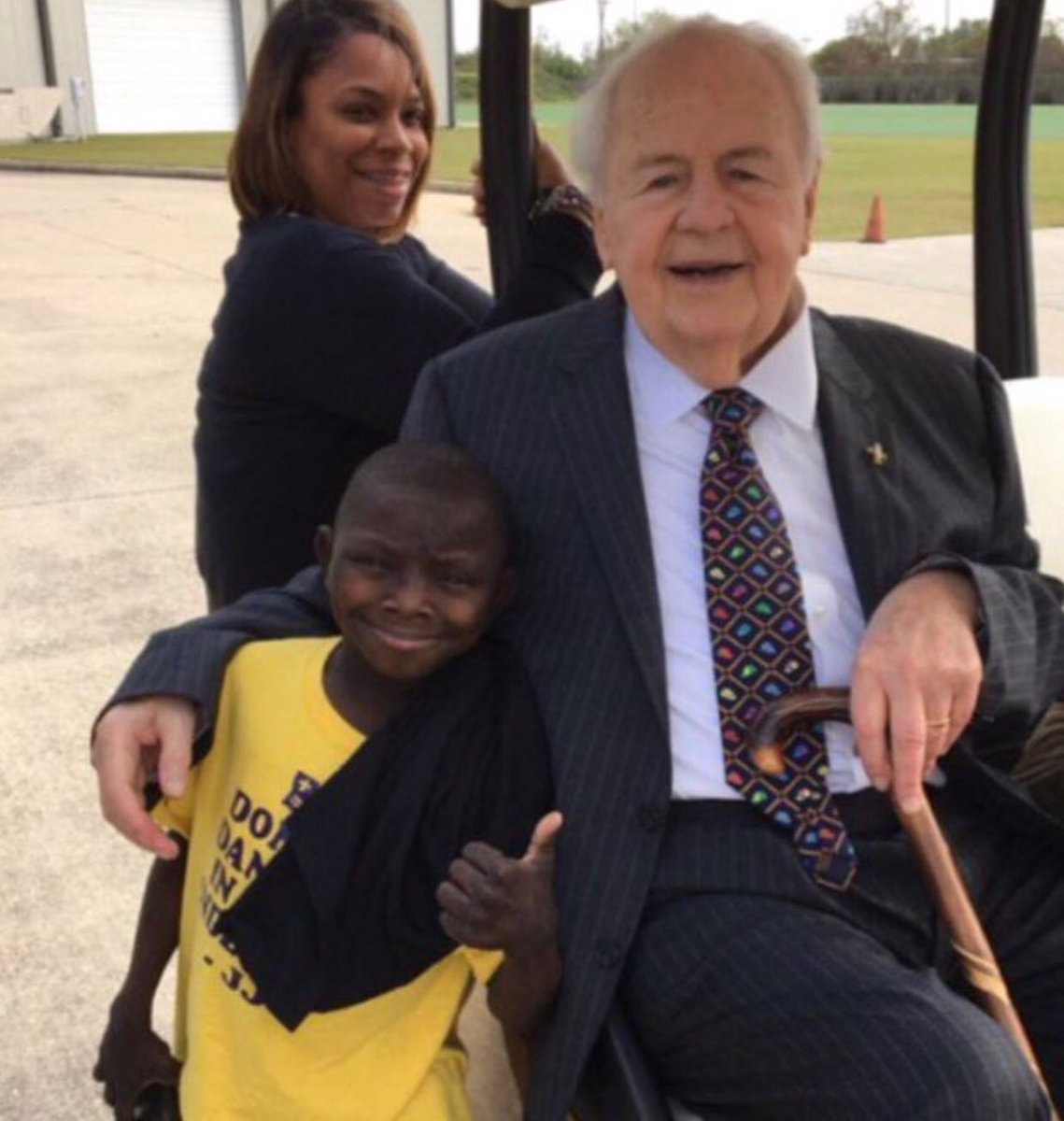 Jarrius's tweet photo. Very sad day...When I was in the hospital, Mr B would call to check on me. Had his doctor call my doc. Made sure I had whatever I needed. 25K donation to me after the liver transplant! RIP MR B thx u for everything you have done for me 🙏🙏🙏 https://t.co/GNlNsaAxC3