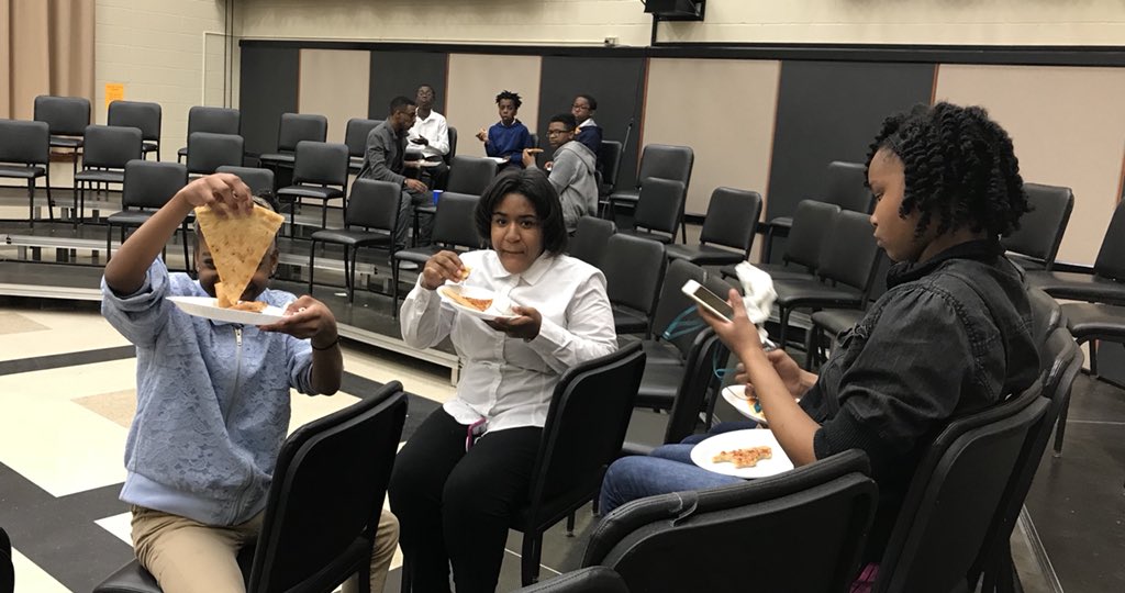 ATLmusicproject's tweet photo. AMP and CSU young musicians are ready to take the stage in 5 minutes! But not before a good slice of pizza. #cheese #musiceducation #socialchange #tuitionfree #heartrequired https://t.co/RFh0NikUSm