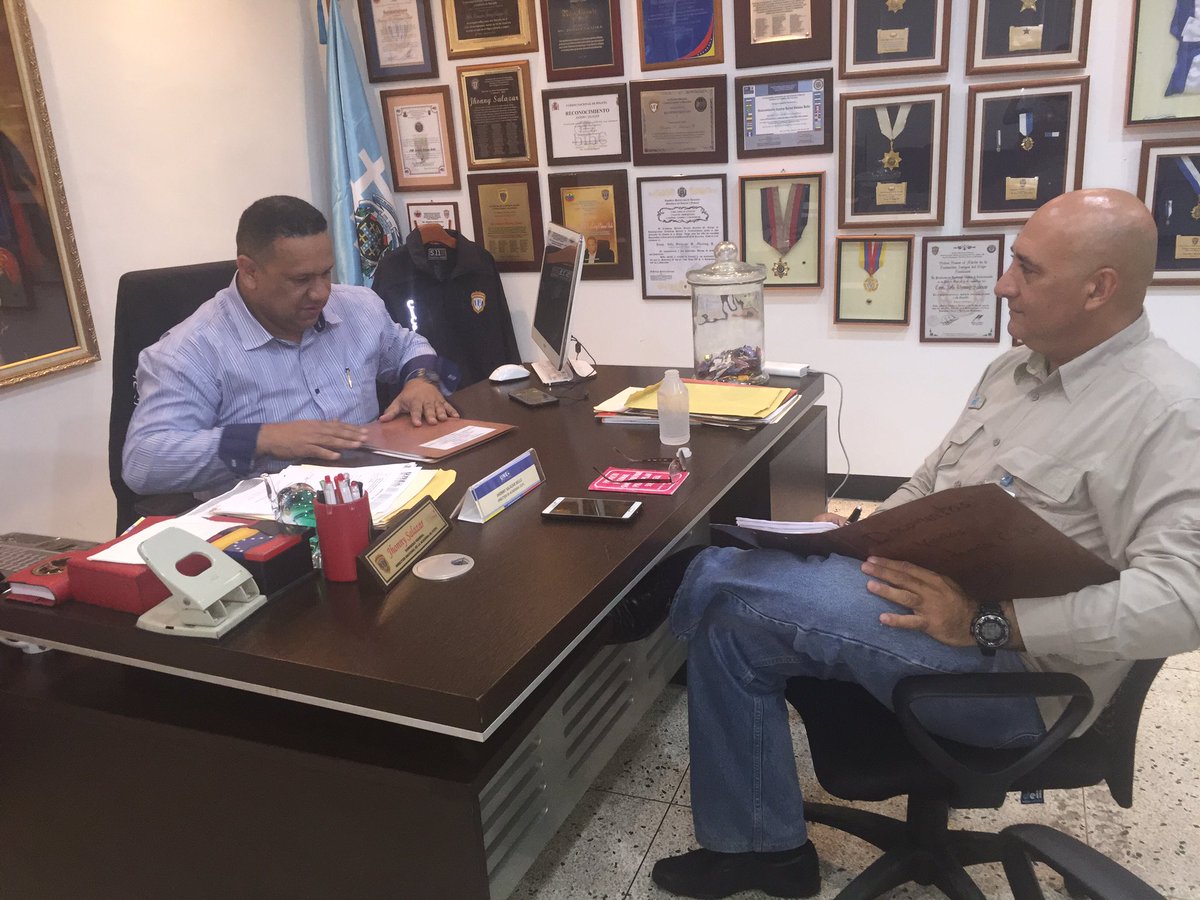 franklincicpc's tweet photo. UNES Zulia/Academia Cicpc/Com. Gral.Navarro en reunión con Com. Gral. Salazar Director Academia Nacional/Directrices. https://t.co/ZMN81ntRUd