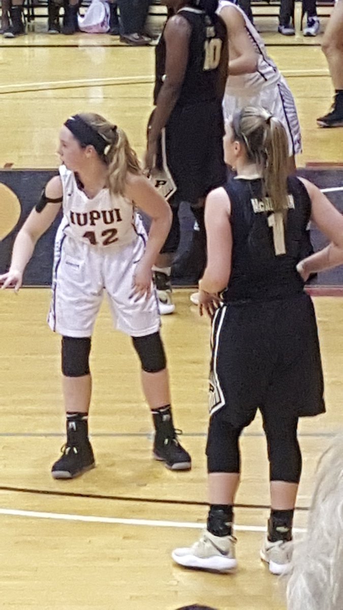 dannyriego's tweet photo. #ILGR '15 v. #ILGR '17....I'm enjoying this a lot. @sydneyhall42 v. @Kmclaughlin12 https://t.co/9hct63pecI