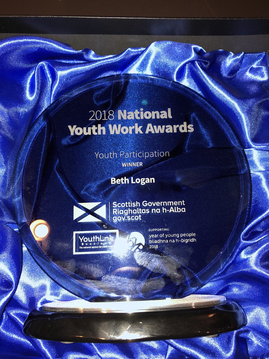 Beth_A_Mcdowall's tweet photo. Well that was a no bad first parents night eh, was well worth the 2 decade wait🙌🏻👌🏻
#YLSAwards
#Fam
#DaddyNDaughter https://t.co/xsNT1YbcxO