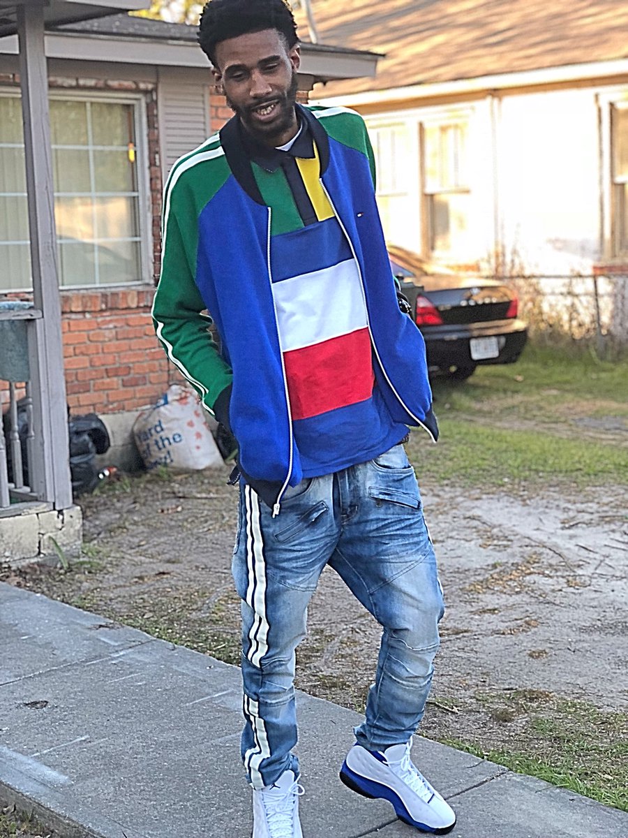 HellRell1's tweet photo. “I GOT 💰🏃🏾‍♂️ON MY GRIND🤑 AINT NO MO🙅🏾‍♂️ STRESSIN🙇🏾‍♂️😎, CANT NOBODY STOP ME FROM MY BLESSINGS🙌🏾👳🏾‍♂️..... GOTTA WATCH👀 DEZ BITCHES👭👭 SHIT BE HACKED🤦🏾‍♂️🙆🏾‍♂️🤷🏾‍♂️💯‼️ #FCF #SolidNegus #GrindHard #diamondintherough https://t.co/eGL28Q3PhK