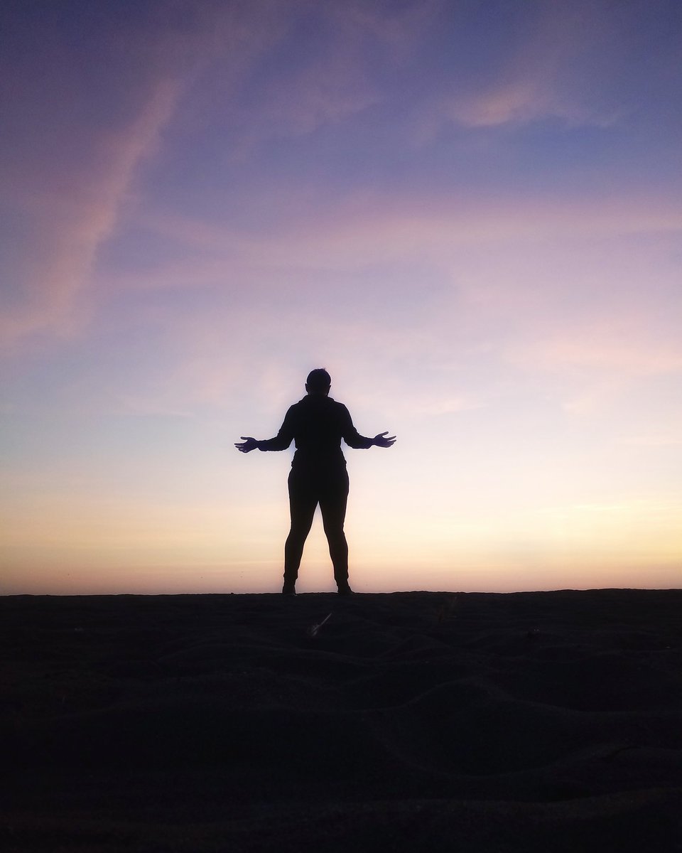 JasonHe59215569's tweet photo. Agradeciendo por tanta bendición...#instaboy #instachile #chileno #boy #playachinchorro #happyday #agradecido #bendecido #diosesfiel #diosesgrande #beach #feliz #photografy #photo #instapic #instaphoto #Instagram #instaarica #2018 #Sunset #Sun #atardecer https://t.co/mUWiYHrjIJ