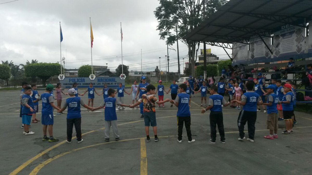Policia Ecuador On Twitter Campamento Vacacional 114 Ninos As Participan En Diferentes Actividades Futbol Basketball Natacion Y Juegos Recreativos En El Campamento Juego Y Me Divierto Con Paquito Organizado Por Nuestros Companero