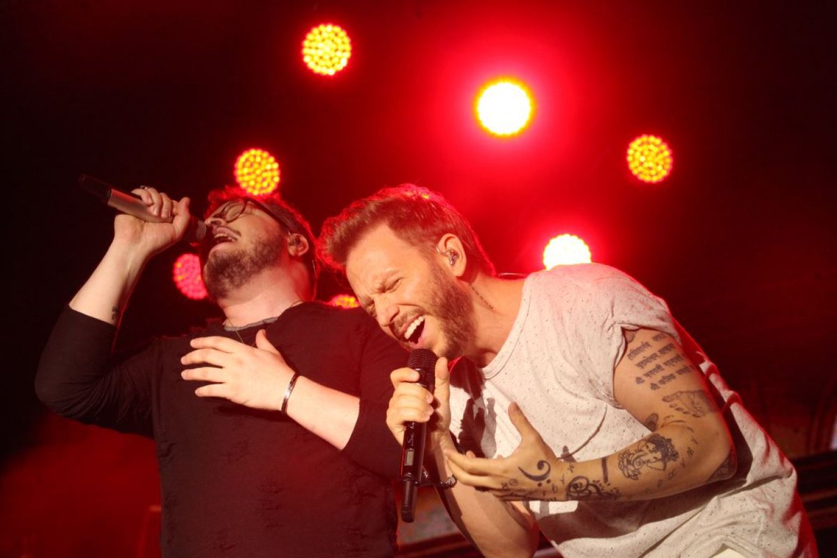 radiofanatica_'s tweet photo. "KILÓMETROS" @sinbandera / @NoelSchajris / @LeonelGOficial

#Nuestros11Romanticos

https://t.co/fJPoAfgkag // 107.6 #Madrid

A varios cientos de #kilómetros
Tiene un secreto que decirte mi #dolor

En cuanto cuelgues el teléfono
Se quedará pensando mi #corazón ... ❤️🎼🎼 https://t.co/IUsKRcutt7