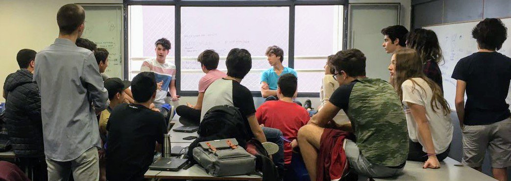 TIC_ORT's tweet photo. Arrancó #TICLAB con todo !!! L@s alumn@s de 3ero, 4to y 6to desarrollando proyectos extracurriculares !!! https://t.co/yMg7PZJQe3