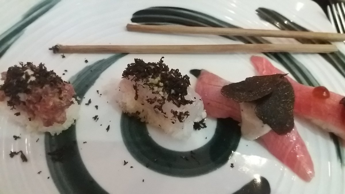 PhilippeRegol's tweet photo. Cena en @oleocac #Málaga de Sergio del Río y los sushis de Rui Da Mata.Un 10 el sushi de quisquilla! Tártar un poco dulzón.Buen producto y excelente sobremesa. https://t.co/wGo0qA6puz