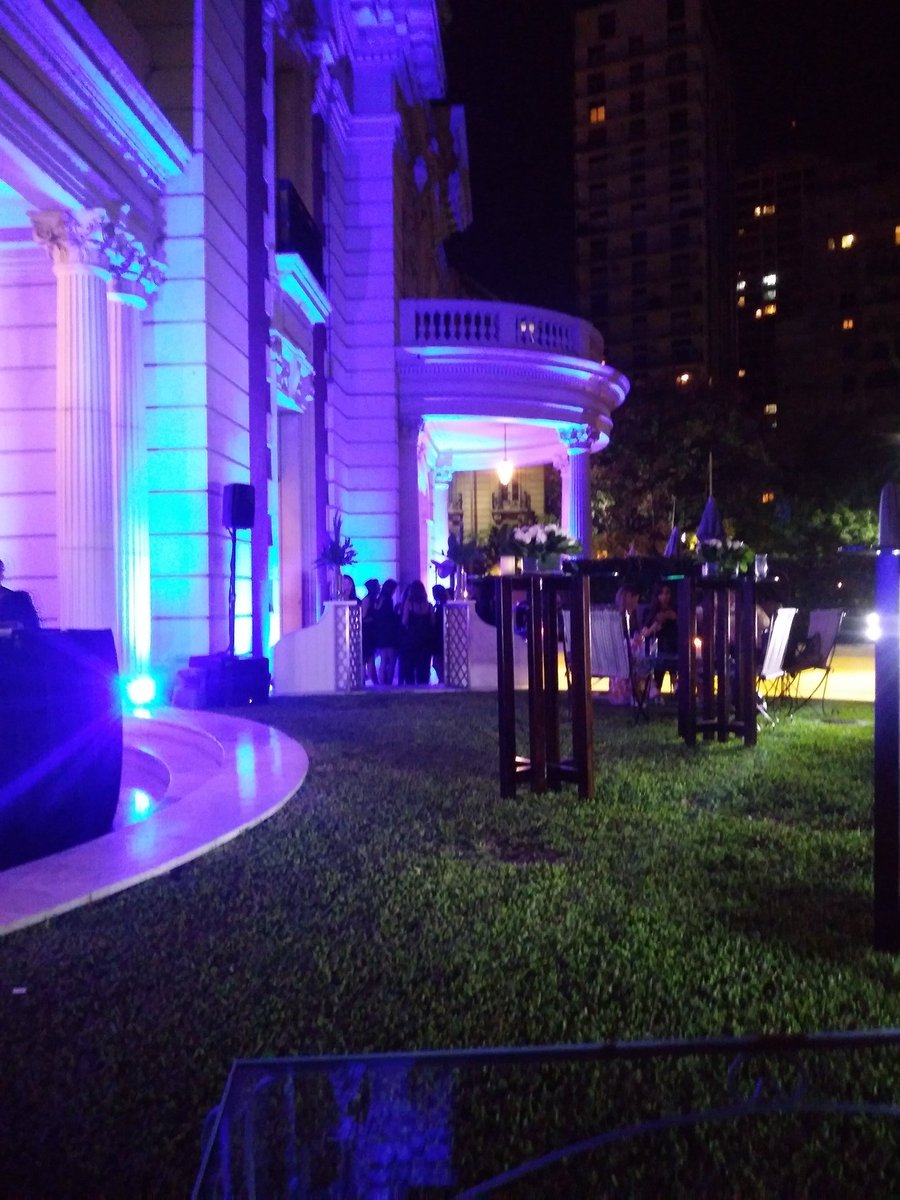 Ladob's tweet photo. Postales de una noche en el la Mansión del Four Seasons en #SamsungCircuits #TimesUp https://t.co/ol5kHH3iRI