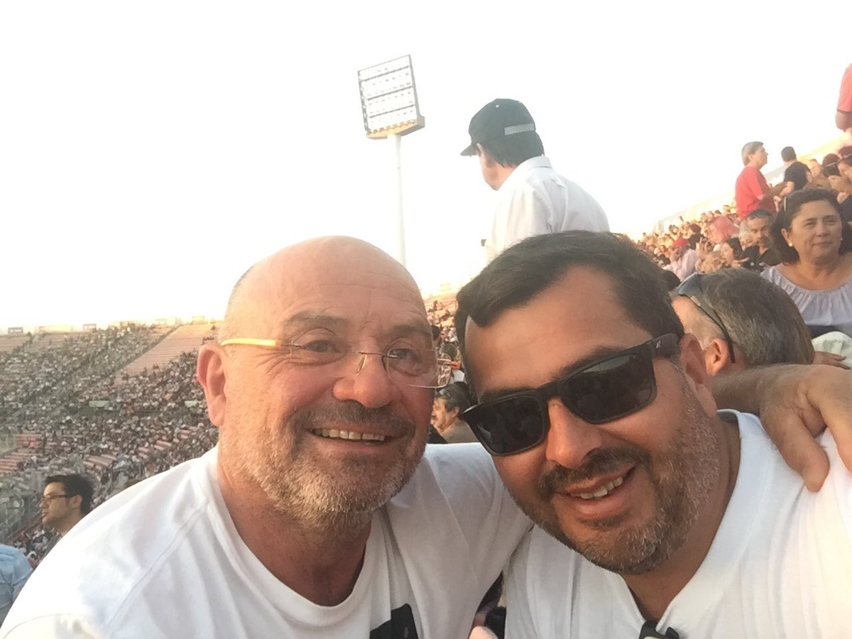 U13jaime's tweet photo. #PhilCollinsEnChile , con Pedrito Collins ! https://t.co/l3yMTPxKOe