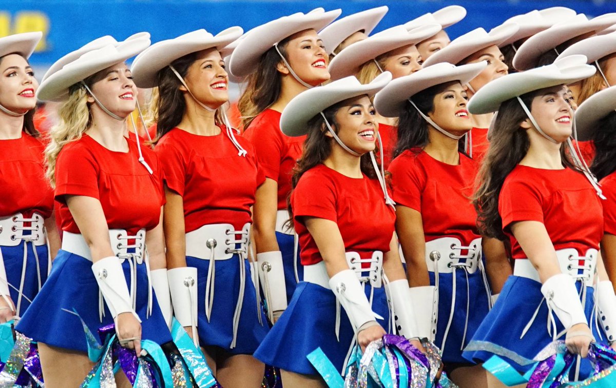 RoadTripSports's tweet image. #RoadTripSports spending #SpiritThursday with the Kilgore College #Rangerettes, one of the nation's most famous dance teams #KCRangers #GoRangers #KilgoreCollegeRangerettes #JucoFootball @KCRangerettes