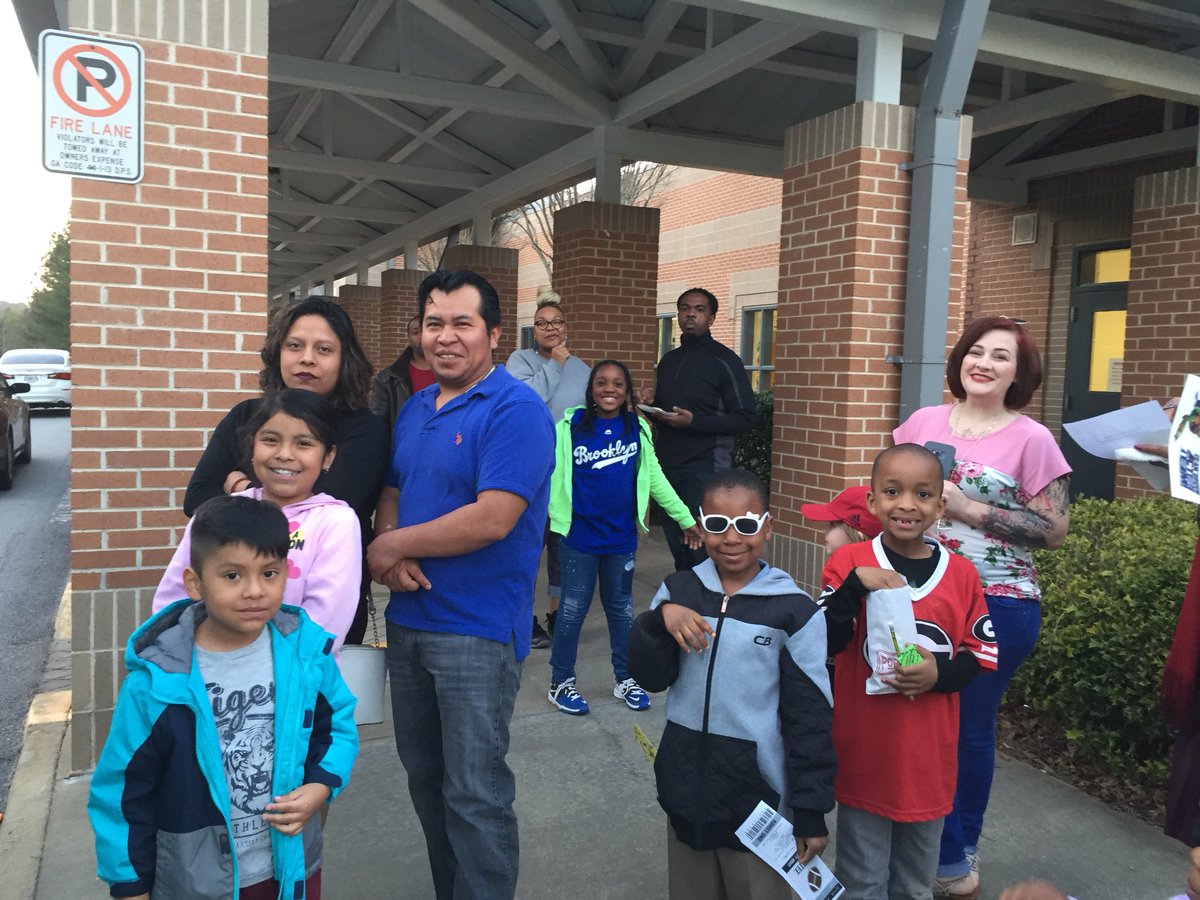 deannateske's tweet photo. Eager students waiting to get on the @GCPSLibraries BookMobile! They were so excited about the selection. @ParteeES #reading #bookmobile https://t.co/Y6D8piuptK