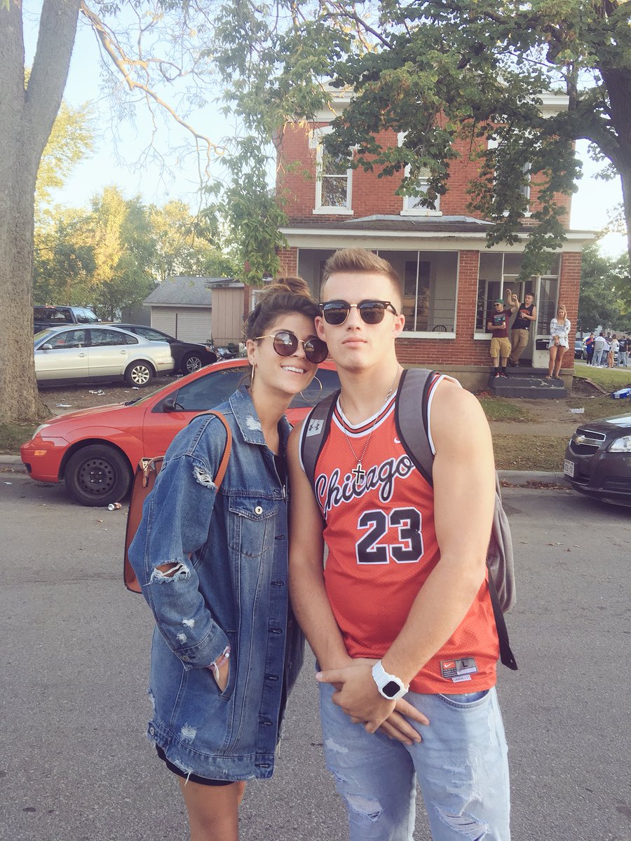 breedavis_10's tweet photo. best wishes to my bf as he recovers from acl surgery! love you dude (p.s. you’re still not let out of the friend zone😏) https://t.co/UfnakSqAUq