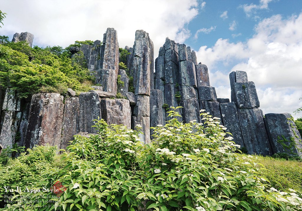 Mudeungsan is a mountain in Gwangju that is representative of the whole Jeolla Province. Korean schools have their own school anthems, and many schools in Jeolla include Mudeungsan in their anthems