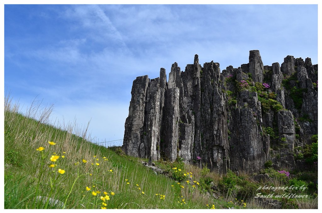 Mudeungsan is a mountain in Gwangju that is representative of the whole Jeolla Province. Korean schools have their own school anthems, and many schools in Jeolla include Mudeungsan in their anthems