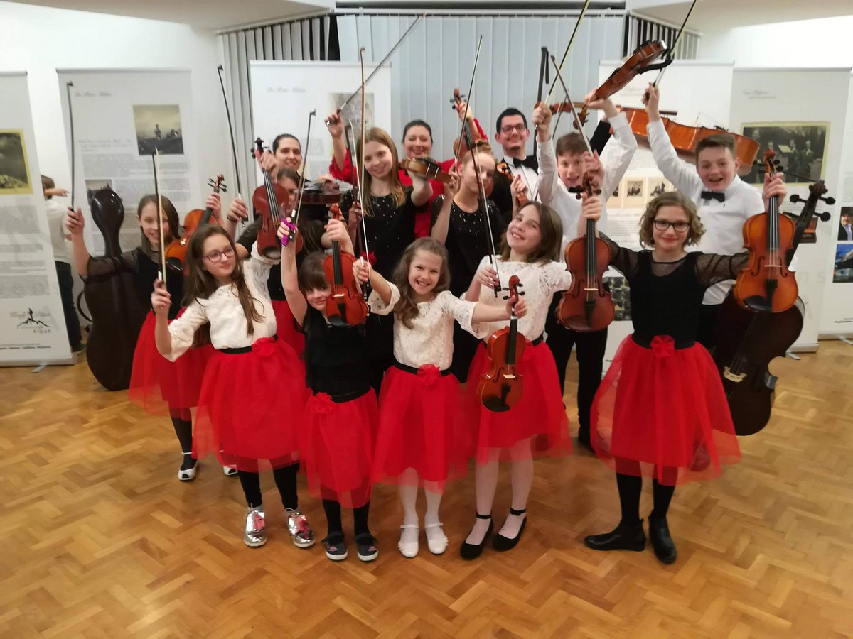CelloPhant's tweet image. Little String Orchestra 🎻🎶 music schools of rogaška slatina after successful  performance in the beautiful hall of Cultural Center of Rogaška :) #BowHoldBuddies #Things4Strings