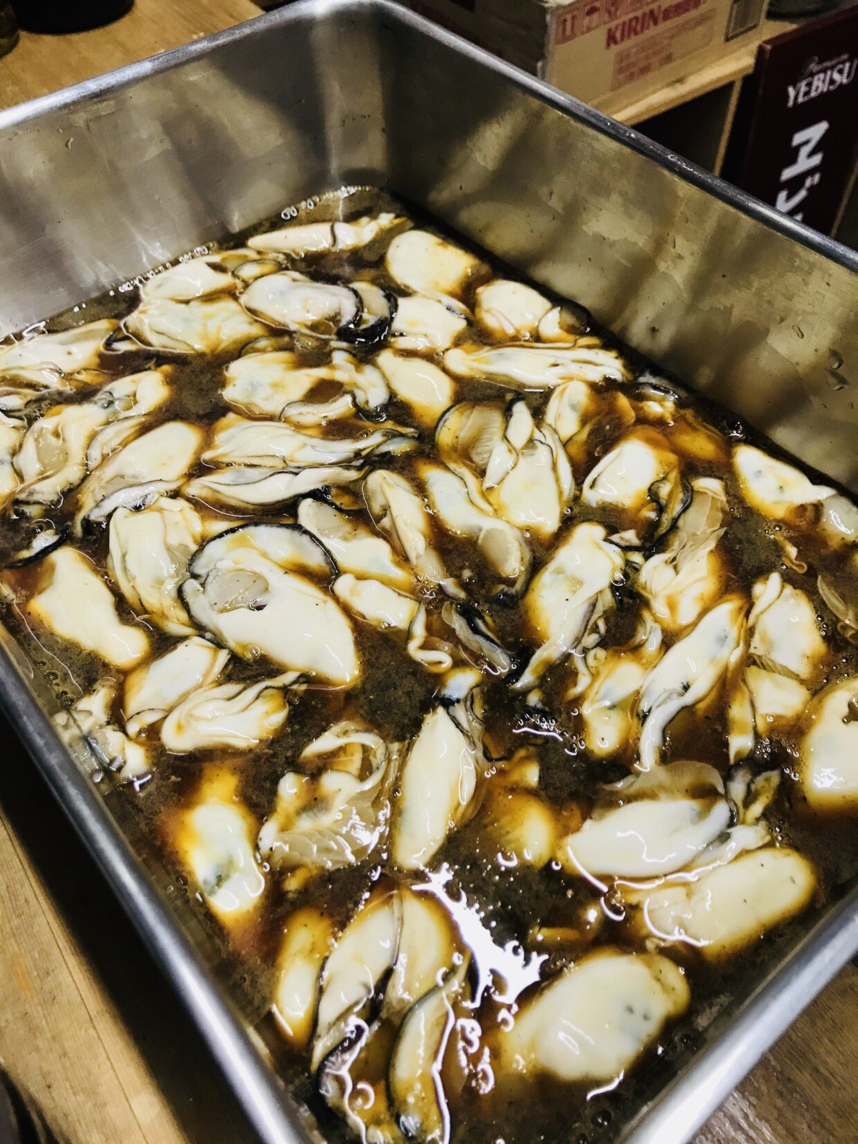樫尾酒店 樫尾食堂 牡蠣の燻製オイル漬けの下準備と磯つぶ貝の酒蒸しなり 牡蠣 燻製オイル漬け つぶ貝 酒蒸し 樫尾酒店 立ち飲み 西院 折鶴会館 T Co Jsfltqv1dh Twitter