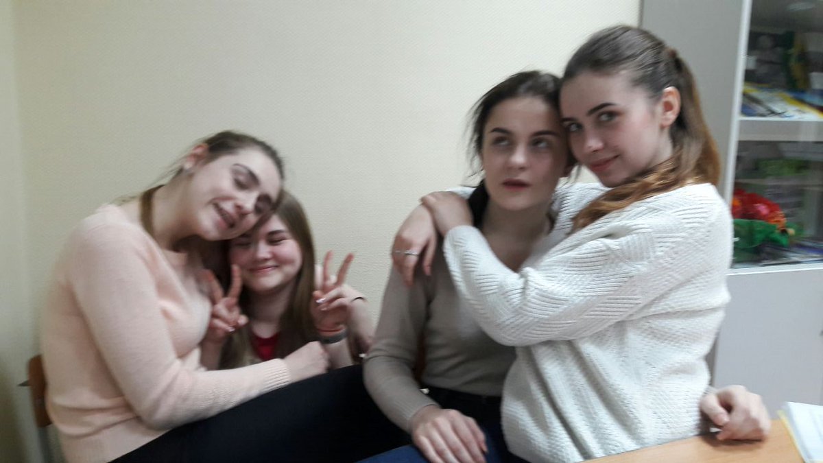 mrrr_Po's tweet photo. мы просто очень конченная семья 💞😳 https://t.co/2RwfowPBb7