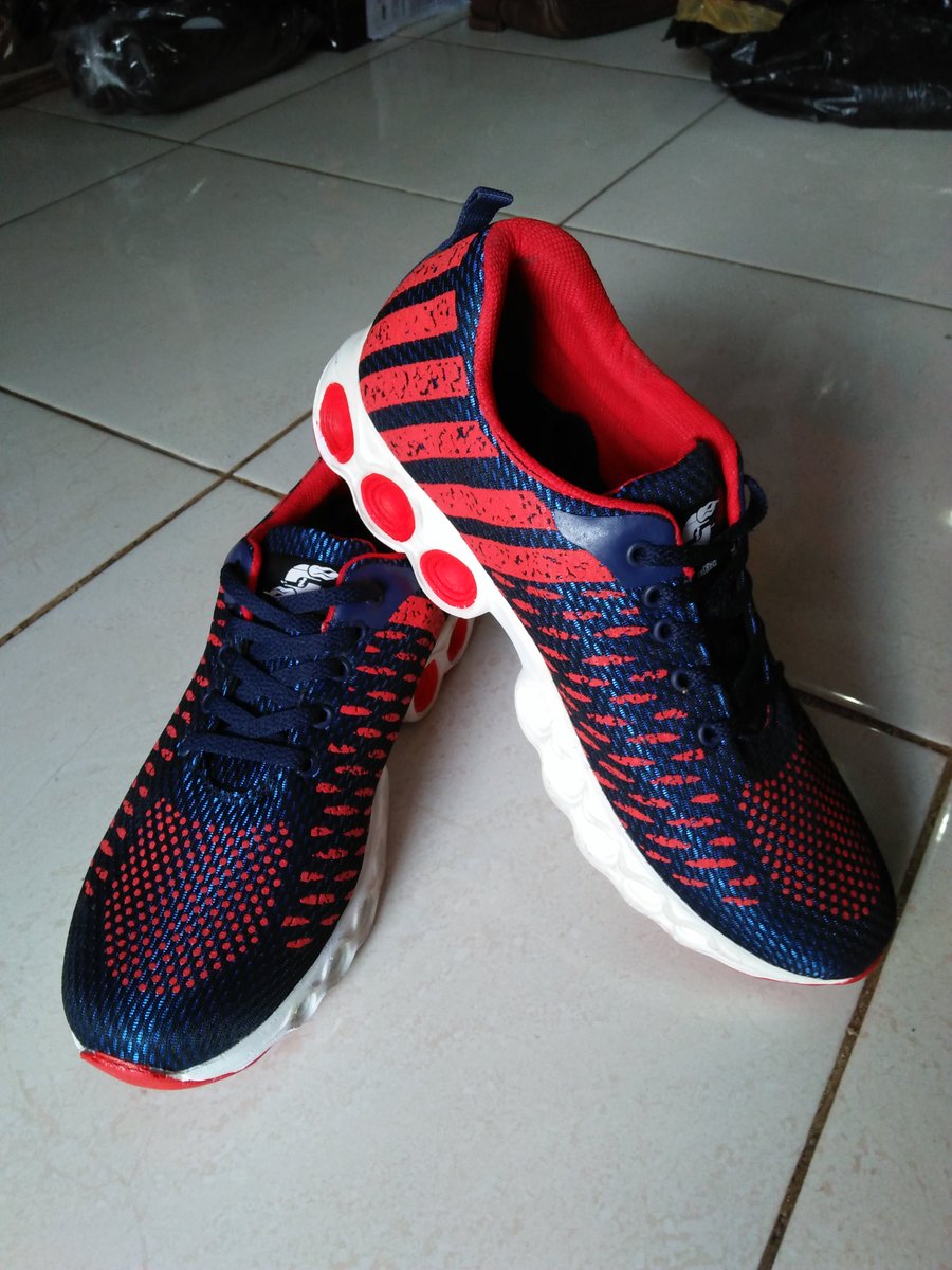 Dismoyshoes tweet media