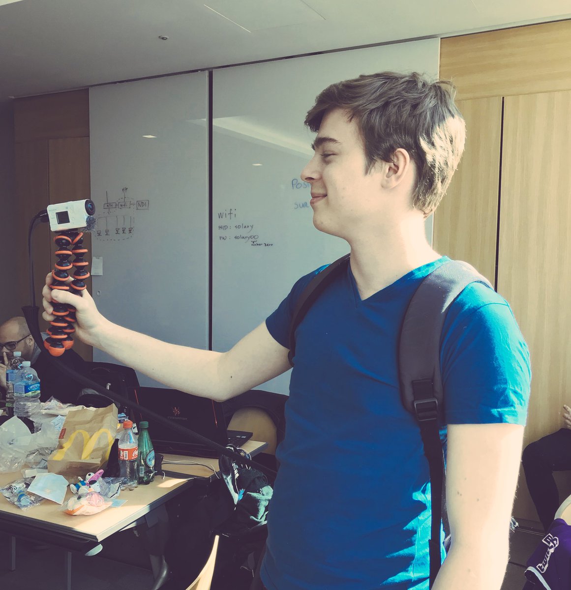 SolaryTV's tweet image. Chap va partir seul à l’aventure dans les rues de Séoul ! 🤠 #SolaryKorea 🇰🇷