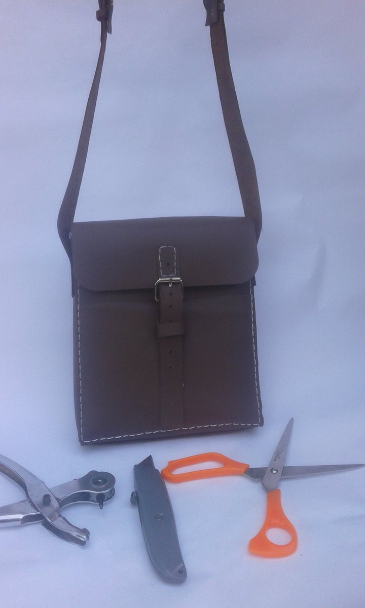 tyndoem's tweet photo. 100% #handmade bags  genuine leather #BlackGirlMagic #SheTalkZa lets support and bring you bag idea/design to life🙌 @iheartmarket @ATMAfricanTrEn1 https://t.co/x5yXpdrfSI
