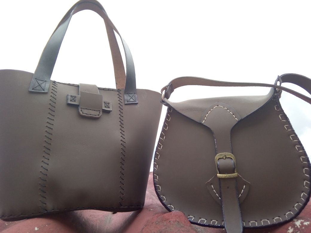 tyndoem's tweet photo. 100% #handmade bags  genuine leather #BlackGirlMagic #SheTalkZa lets support and bring you bag idea/design to life🙌 @iheartmarket @ATMAfricanTrEn1 https://t.co/x5yXpdrfSI