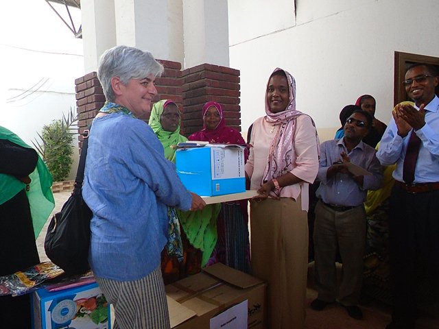 En marge de la célébration #IWD2018 à #Djibouti, le MFF avec l'appui financier du  #PRAREVPECHE  a organisé hier une cérémonie de remise de kit de commercialisation aux #femmes mareyeuses et revendeuses de poissons. Au total 75 femmes ont bénéficié de cet appui