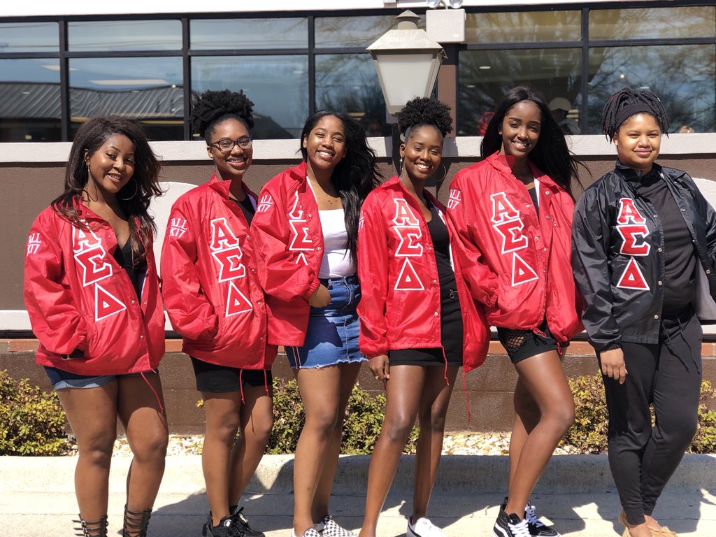 in_dtrvp's tweet photo. #RubiesDoItBetter #rubiesedition #fall2k17 ❤️🖤 https://t.co/E29QmsJ5JA