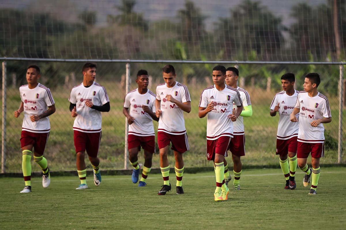 SeleVinotinto's tweet image. #Sub20 | Hoy la Vinotinto sub-20 disputó la cuarta sesión de entrenamiento en el #Módulo12 de Barinas. #SomosDeTallaMundial #RumboAlSudamericanoSub20 #Vinotinto