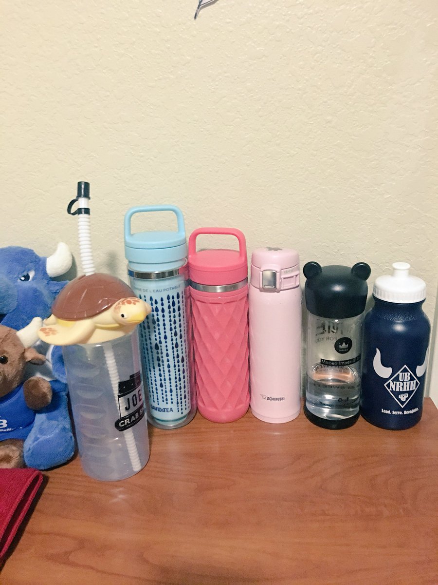 Ting7733's tweet photo. I like my water cups, the tea cups from DAVIDsTEA are awesome, I don’t have to worry about eat chrysanthemum when I make chrysanthemum tea🍵🍵🍵#ecotainers #365challenge #Sustainability https://t.co/JsKZyzHO0b