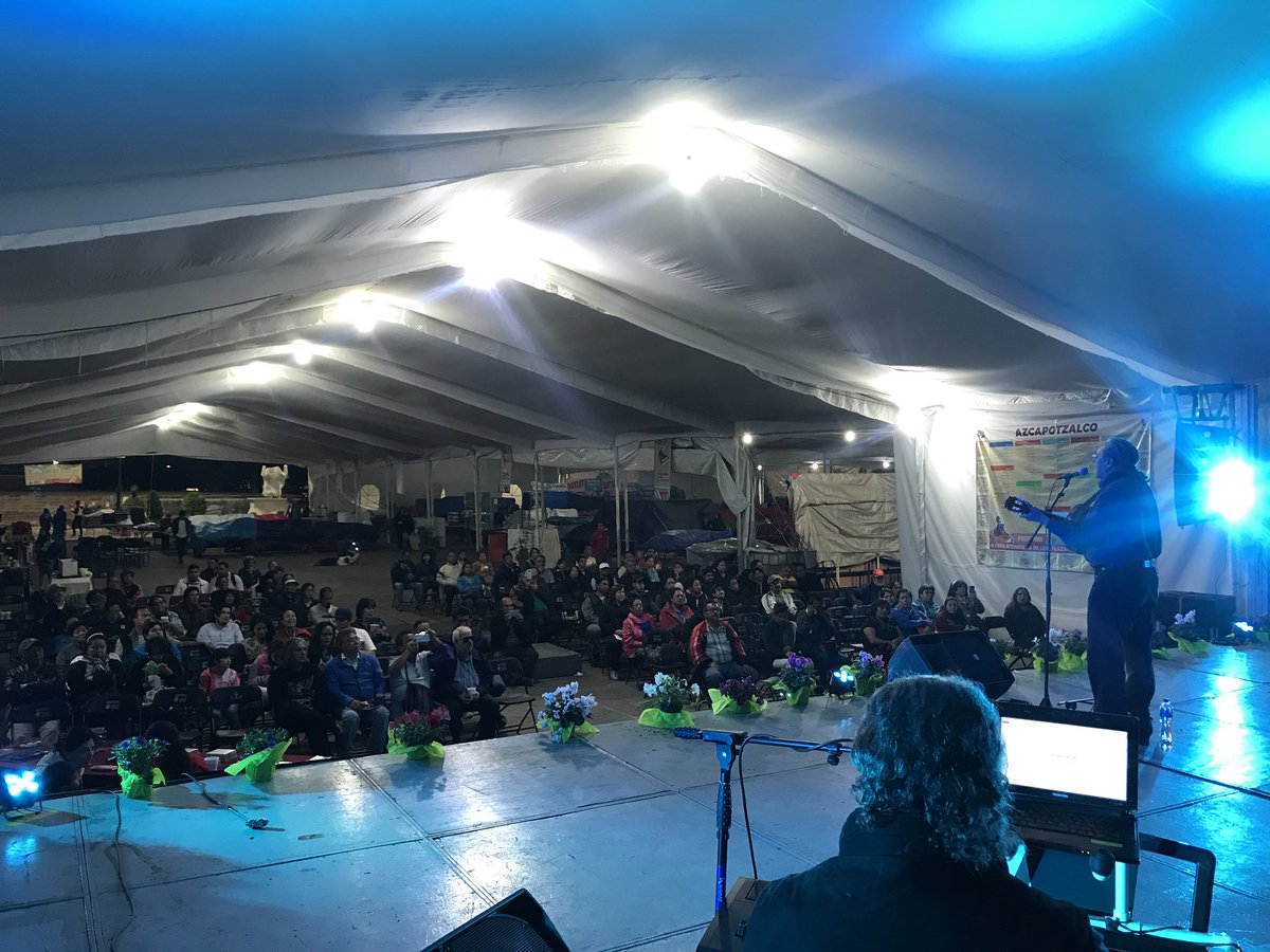 AzcapotzalcoMx's tweet photo. Gabino Palomares, cantautor comprometido con las causas sociales nos ofrece un recital en recuerdo de las canciones del Movimiento Estudiantil y Popular de 1968 en el cierre del séptimo día de la #FILAzcapo.
#AzcapotzalcoEnComunidad https://t.co/0XtwRwI4Ks