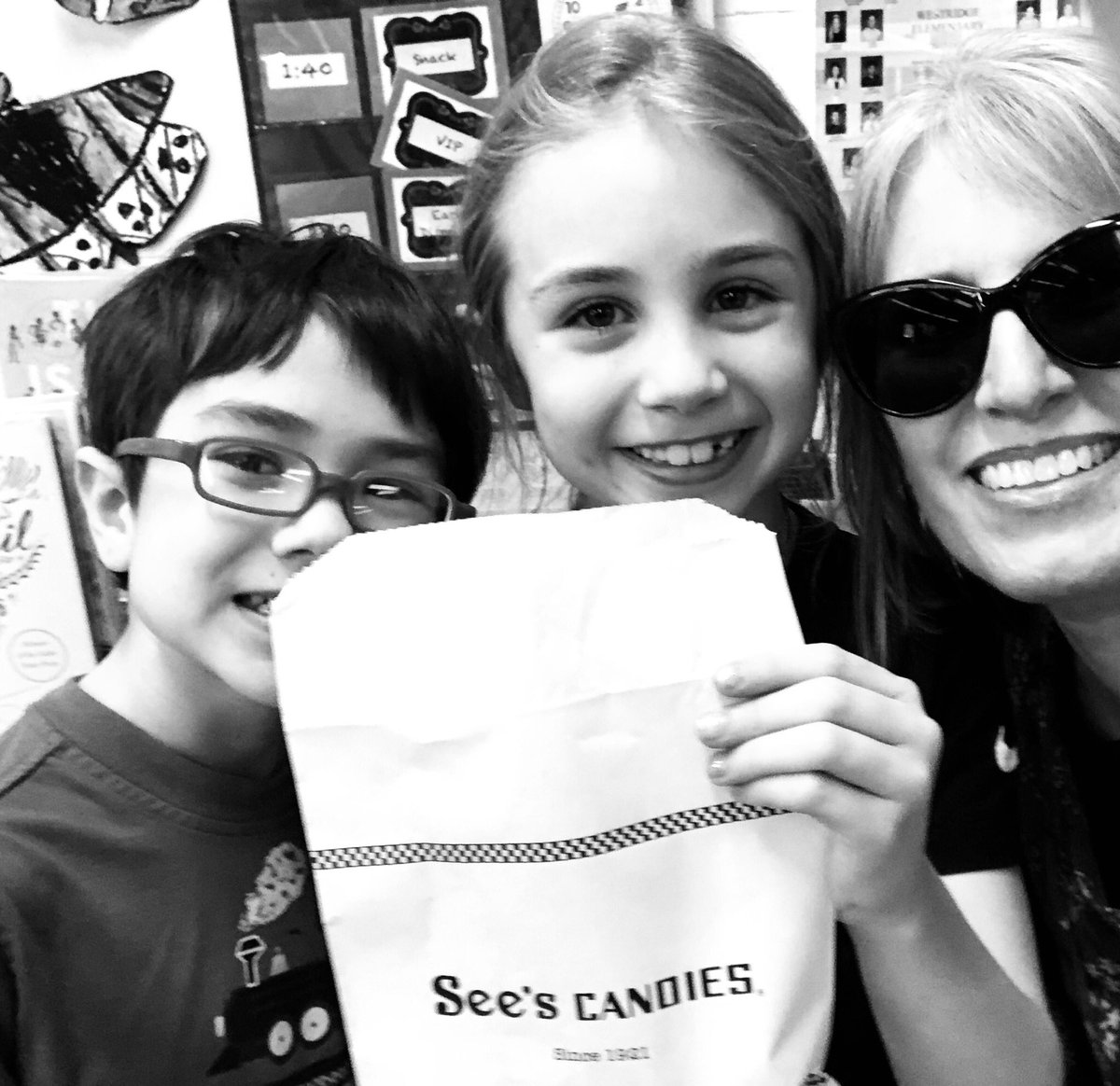 MadelineLearns's tweet photo. Sometimes you just need a little sweet from your little sweets to get you though the after school stretch! ๐๐๐ซ #ateall4 @seescandies #lovemyDragonflies #primarylearns #hastobedarkchocolate https://t.co/Ij9jMUGR24
