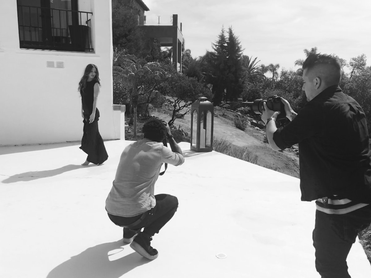 HIGHLOVESLIMPEN's tweet photo. #tbt from our stunning photoshoot last Sunday 😍💋 @tawnyjanae @josephdegbadjo @jose_coli #SLIMPEN #TheElegantHigh #WomenofCannabis #LuxuryCannabis #TheSpritz #CannabisCommunity #WomenForCannabis #VapeSLIMPEN #THC #CBD #CBDoil #BeautyVape #ElegantChill https://t.co/RW3n0Z9lmw