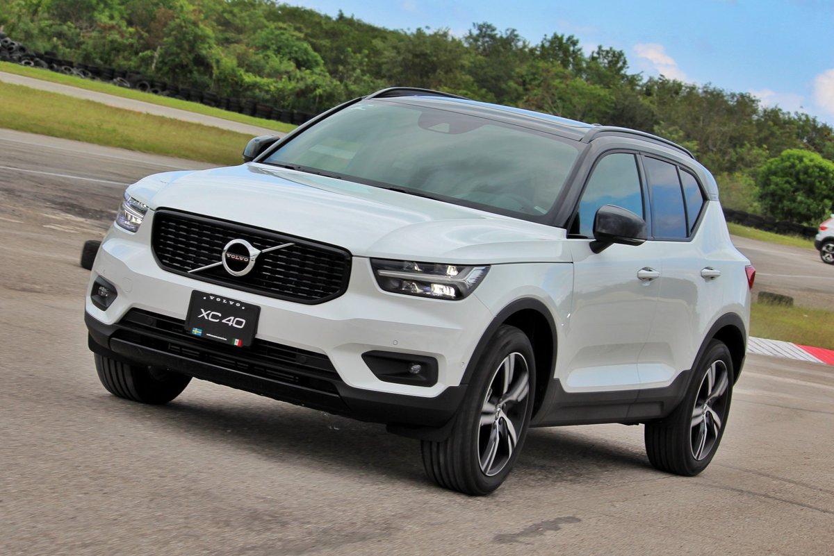 Chava_SD's tweet photo. En ciudad, carretera, autopista y circuito el @VolvoCarMexico XC40 tiene un gran desempeño por su motor 2.0 turbo con 254 hp y tracción integral. Cuidado, alemanes.
#NewRulesNewPlayer 🇺🇦 https://t.co/fNFbbTpNeU