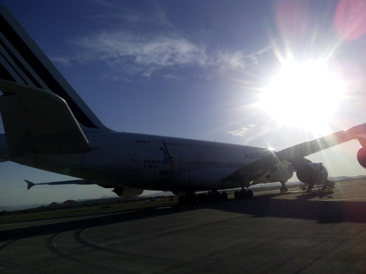 mdelprete's tweet photo. Hoy nos visitó el @Airbus 380 el avión más grande el mundo. El @AIQ_MX es aeropuerto alterno del @AICM_mx. Bienvenido! #QroOrgulloDeMx https://t.co/pu9hQCyfK9