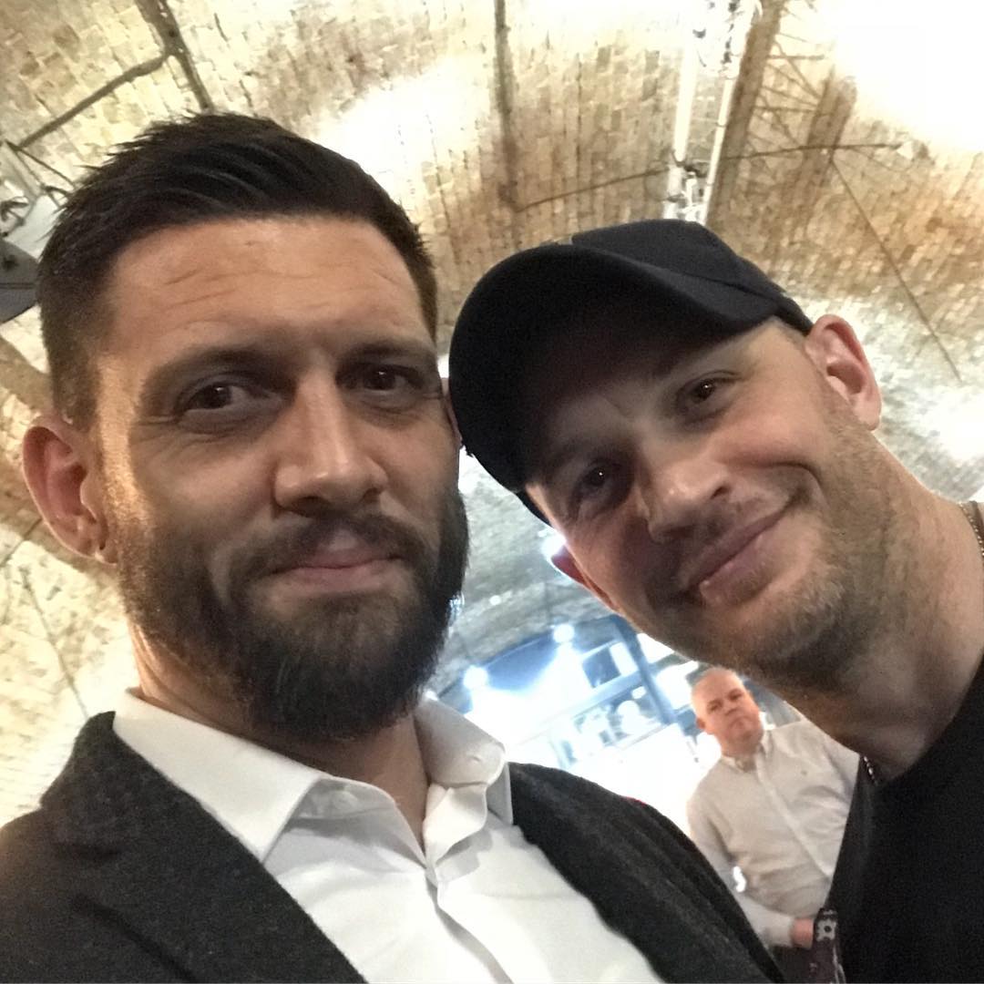 Tom_Hardy_Itali's tweet photo. Pic di ieri 15/03/2018
https://t.co/i1C3s7BeTo
Leave it out Tom, I’m busy FFS!! #brotherfromanothermother #tomhardy #legend #jacko13 https://t.co/xwEKVc5aOq