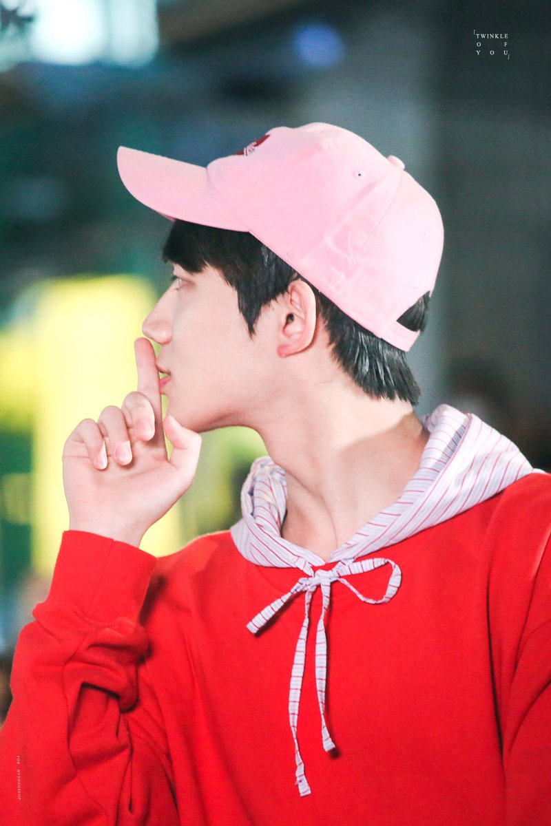 TWINKLEOFYOU's tweet photo. 180314  화이트데이 이벤트 강남 HD

#안형섭 #형섭 #형섭X의웅 #hyeongseop

💘💘💘 https://t.co/WpLoWMUcES