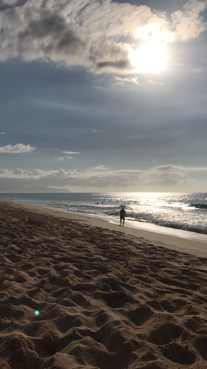 marincho3's tweet photo. Can’t make it to there but I’ll be cheering for you guys! #Aloha🌴 https://t.co/JZk2nuRzcO