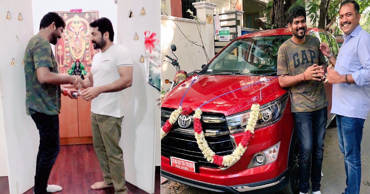 yctamil's tweet photo. #Suriya gifted a car to his friendly director #VigneshShivn for #TSKSuccess
@Suriya_offl @VigneshShivN @rajsekarpandian @2D_ENTPVTLTD https://t.co/jOUb0S98xg