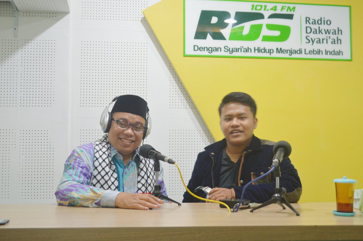 radiordsfm's tweet photo. Dialog pagi bersama @NetizenTofa di @1014RDSFM . Bicara soal MCA, hoax dan maraknya penyerangan ulama. Yang ketinggalan bisa cek FP untuk siaran selengkapnya. ~ https://t.co/vlKoZaRre5